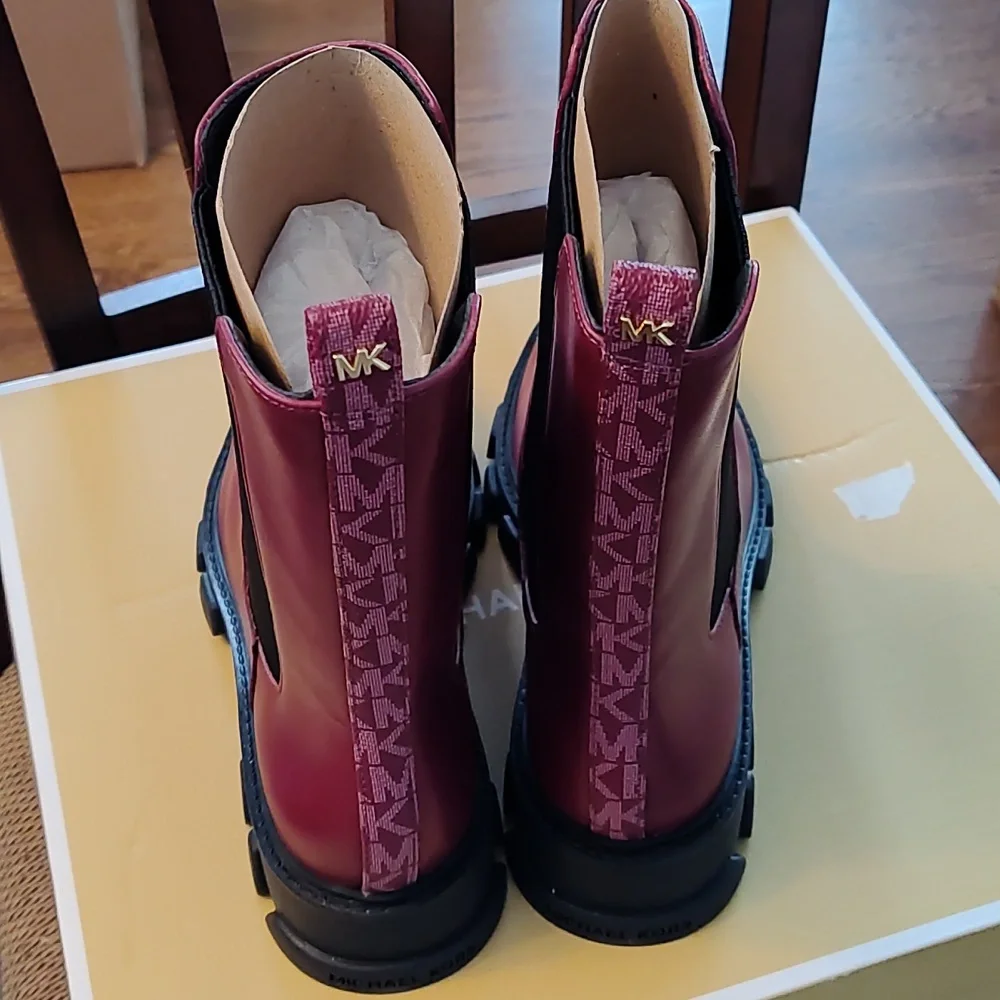 Michael Kors Ridley Chelsea boots-NEW